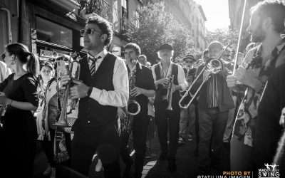 Crónica visual de un «funeral jubiloso»: El traslado del Café Central