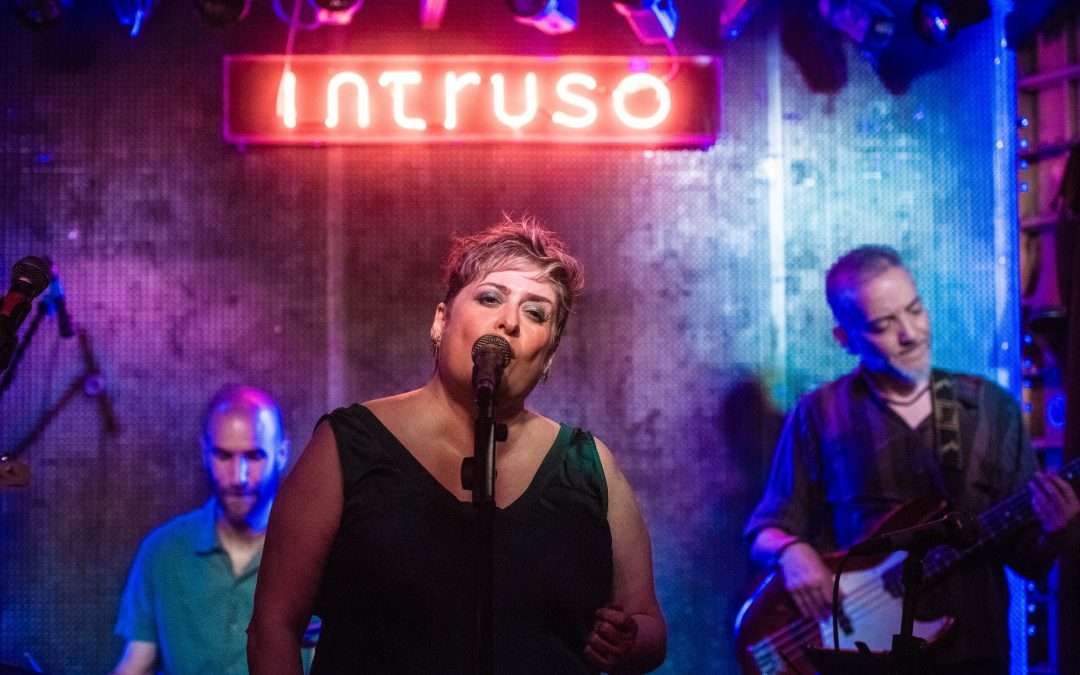 Concierto de Itziar Yagüe en el Intruso